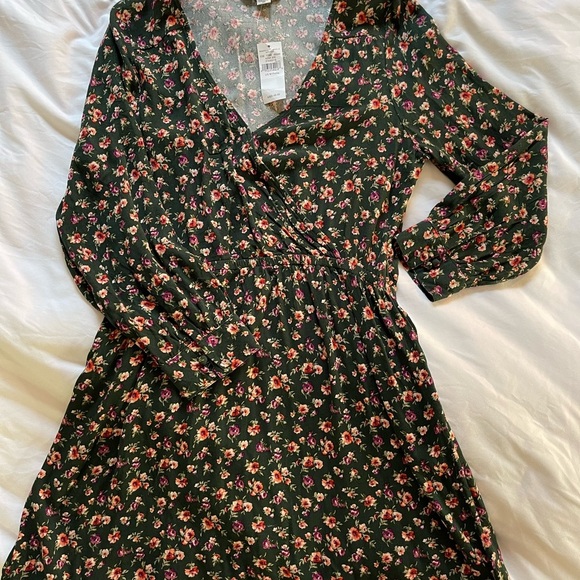 AEO Floral Wrap Dress - MP - Picture 3 of 6